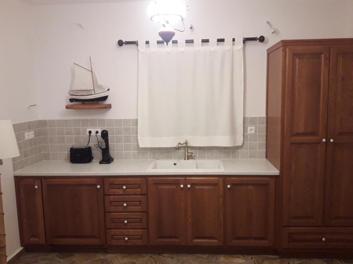 Almyra Boutique Apartments Aegina Extérieur photo