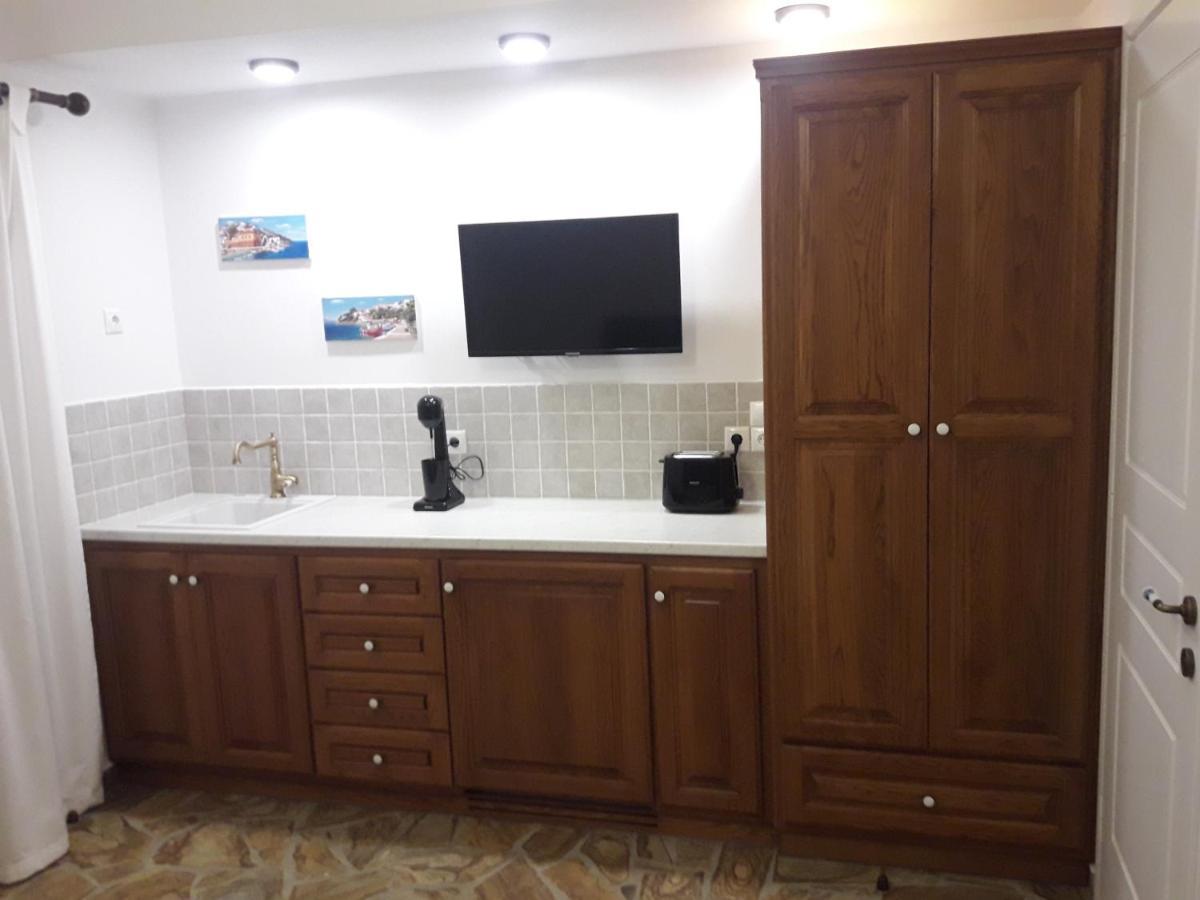 Almyra Boutique Apartments Aegina Extérieur photo